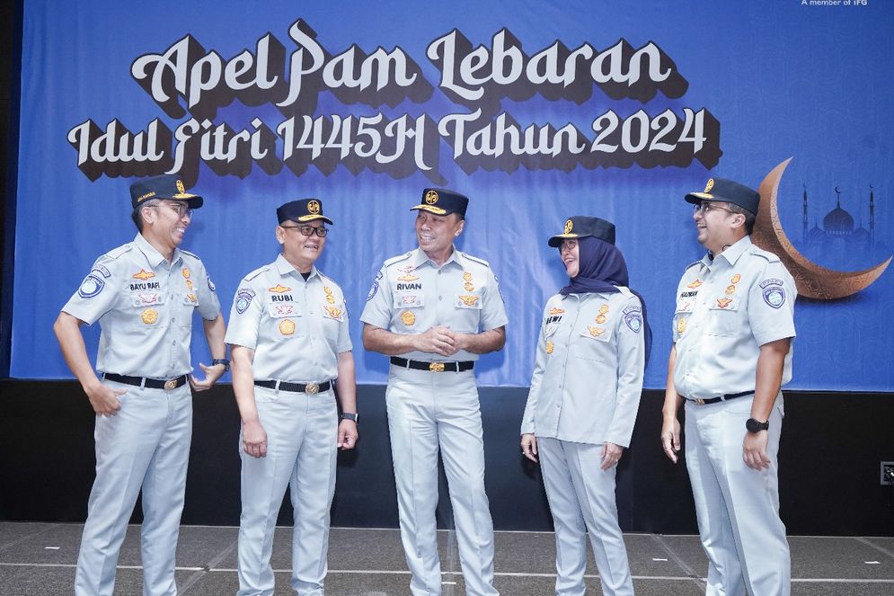 Direktur Utama Jasa Raharja Rivan A. Purwantono, memimpin Apel Pengamanan Lebaran Idul Fitri Tahun 2024/1445 H yang dilaksanakan di Kantor Pusat Jasa Raharja, Kuningan, Jakarta Selatan. 
