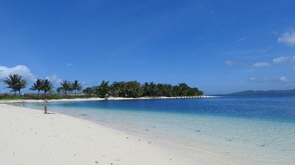 Pantai Kolorai Maluku Utara.jpg