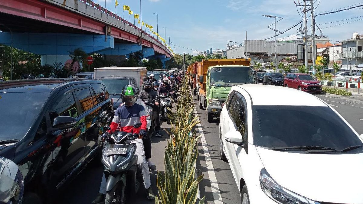Jalan Wonokromo diperkirakan akan padat saat arus mudik nanti.