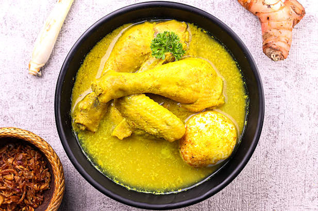 Opor ayam kuning (dapurkobe.co.id)