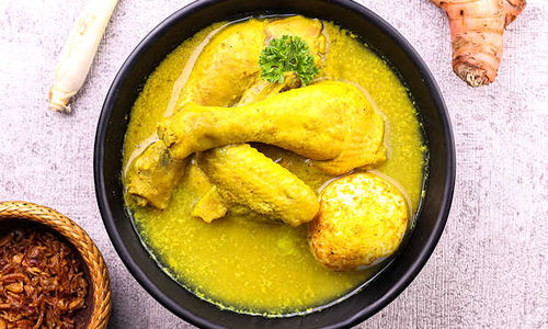 Opor ayam kuning (dapurkobe.co.id)