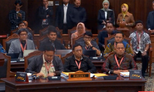 sidang mk.jpg