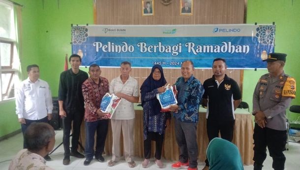 PT Pelindo (Persero) Maumere 'Berbagi Ramadhan', Serahkan 500 Paket Sembako bagi Warga yang Kurang Mampu