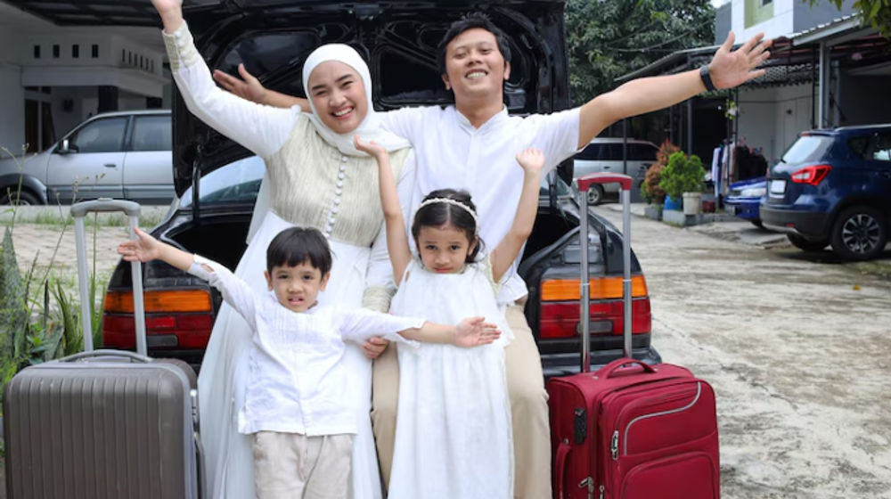 Ilustrasi orang siap-siap mudik lebaran.