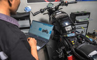 5 - Pemeriksaan kendaraan Moto Guzzi menggunakan alat PADS di Dealer Motoplex.jpg