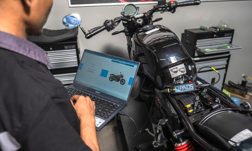 5 - Pemeriksaan kendaraan Moto Guzzi menggunakan alat PADS di Dealer Motoplex.jpg