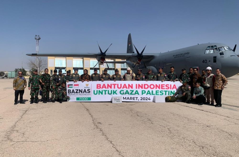 Penyaluran bantuan ke Palestina oleh Baznas. Mendengar masukan warga, Baznas tolak donasi dari McDonalds yang terasosiasi dengan penjajah Israel. 