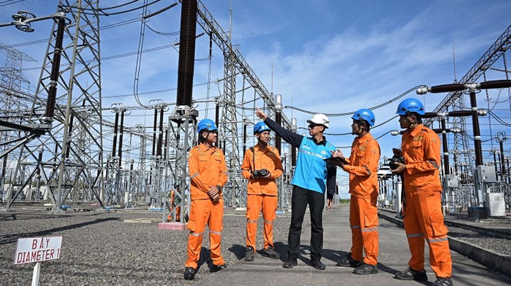 Pekerja di PT PLN 