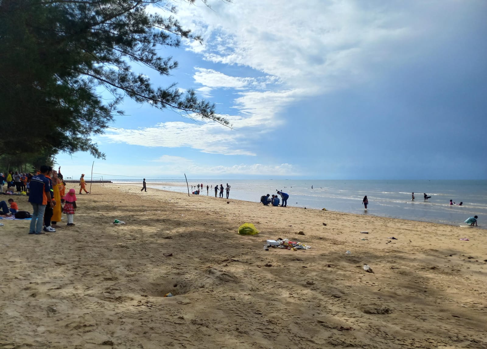 Enam Kantong Parkir Digunakan untuk Libur Lebaran di Pantai Manggar 