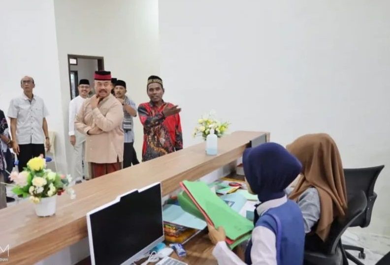 Bupati Kutai Kartanegara (Kukar) Edi Damansyah meresmikan Kantor Desa Bukit Raya Kecamatan Tenggarong pada Minggu (7/4/2024). 