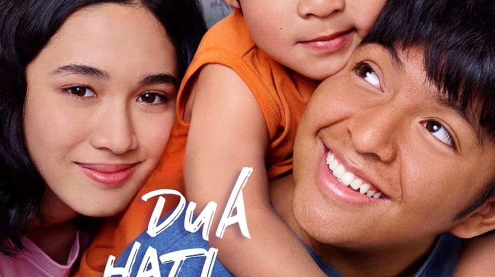 Poster film dua hati biru.jpeg
