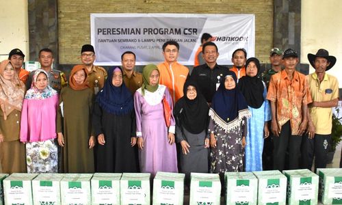 Foto 2. Penyerahan Paket Sembako untuk Masyarakat Desa Cicau.jpeg