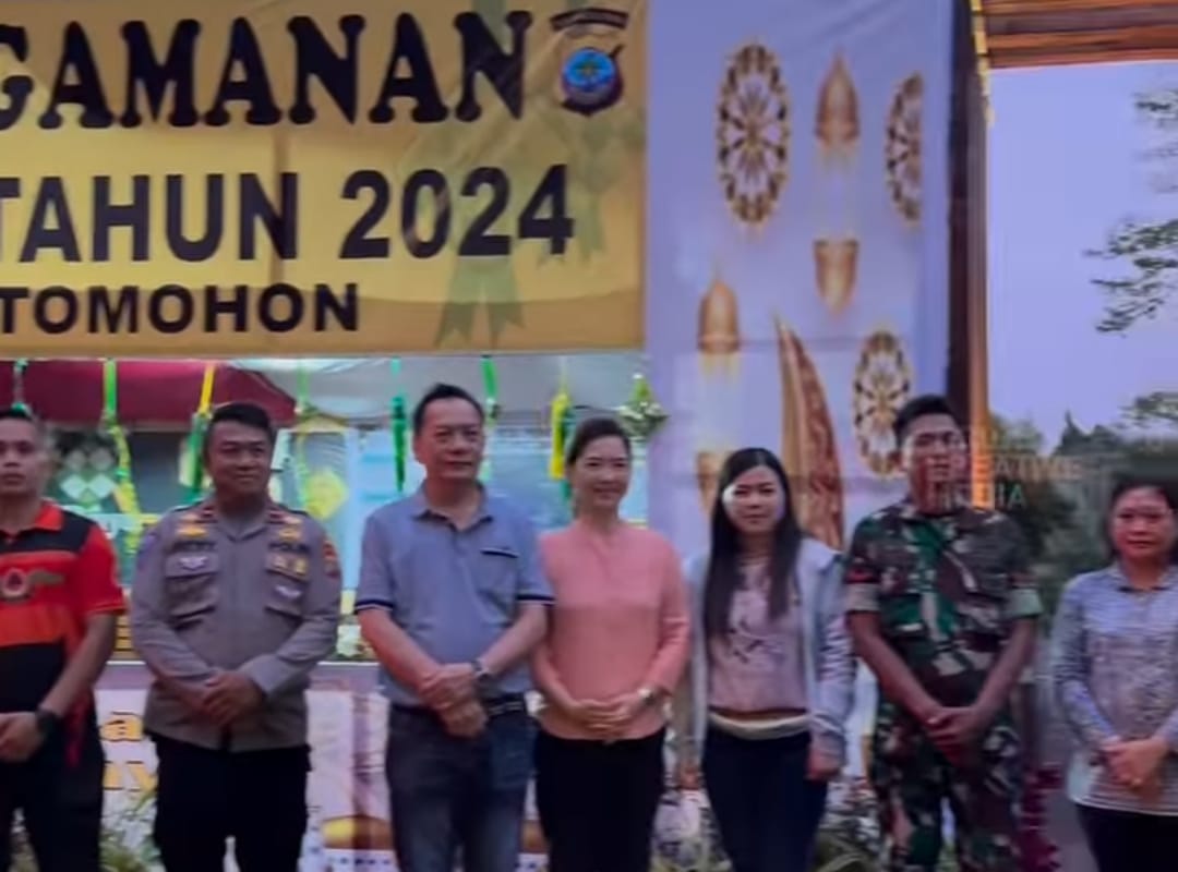 Wali Kota Tomohon Caroll J.A Senduk bersama Ketua TP-PKK drg. Jeand'arc Senduk-Karundeng foto bersama saat mengunjungi sekaligus memantau Pos Pengamanan Operasi Ketupat 2024 (Foto: Jor)