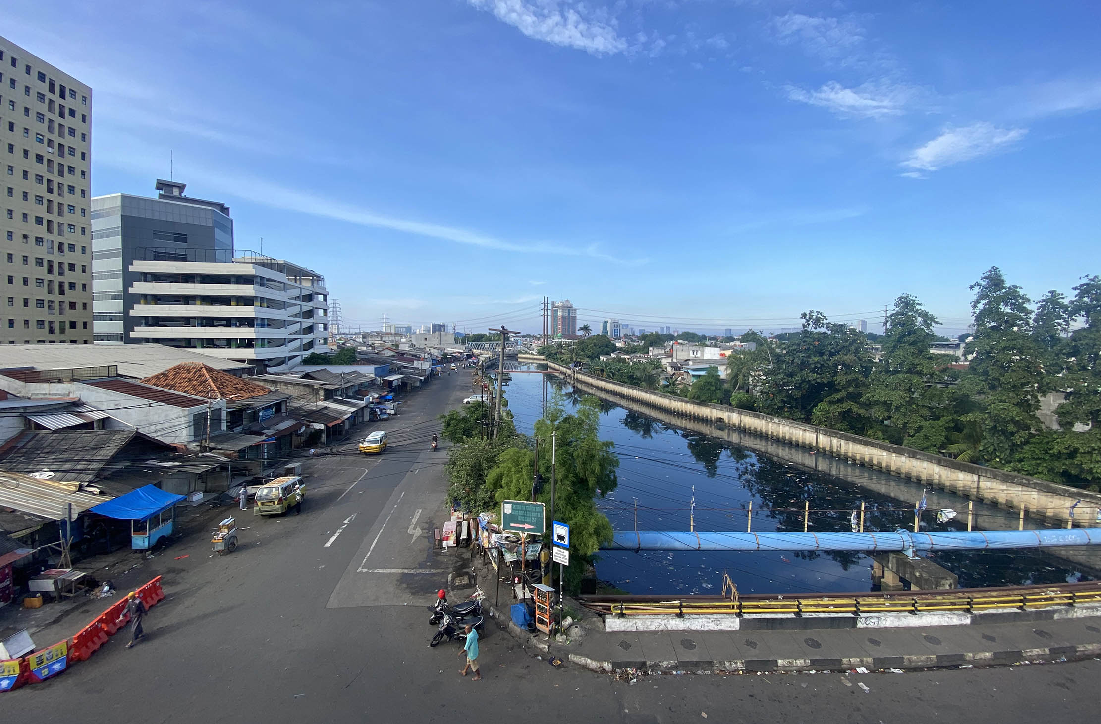 Ditinggal sebagian penghuninya sejumlah ruas jalan di Jakarta nampak lengang dan kualitas udara nampak lebih baik, Rabu 10 April 2024. Foto : Panji Asmoro/TrenAsia