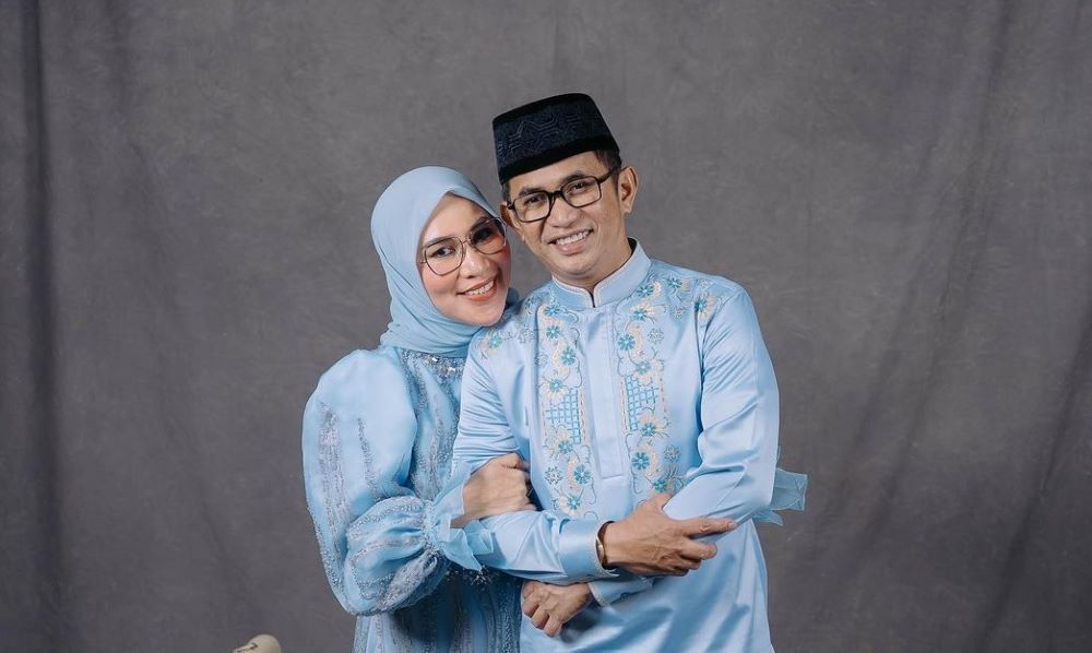 Wali Kota Balikpapan, Rahmad Mas'ud dan istri. Tren baju Lebaran 2024, shimmer disukai berbagai kalangan.