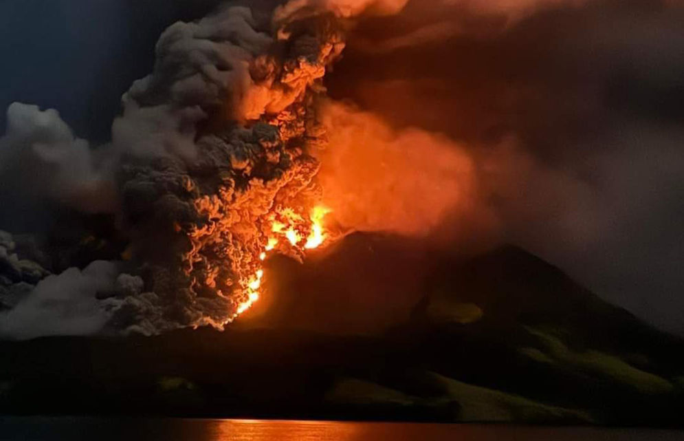 Ilustrasi erupsi Gunung Ruang