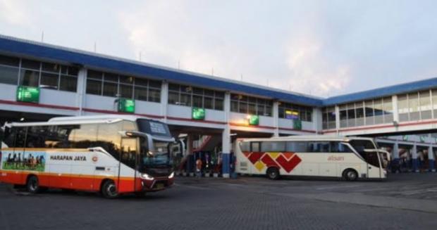 Terminal Purabaya menjadi salah satu tempat para pendatang ke Kota Surabaya sebelum menuju Kota Pahlawan