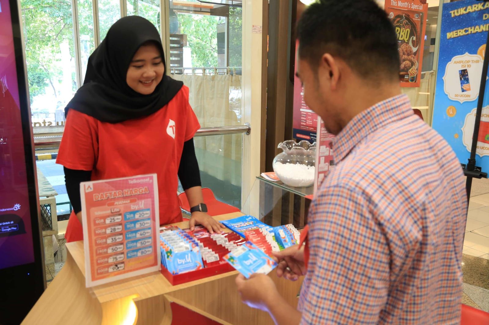 Selama momen Ramadan Idul Fitri 1445 H (RAFI) 2024, trafik akses broadband Telkomsel di Kalimantan tercatat tumbuh 5.03 persen dibanding rerata hari biasa