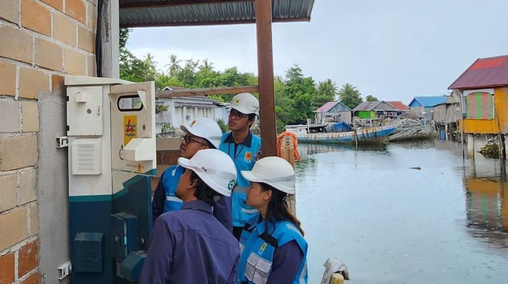 Kiprah Srikandi PLN di Lapangan, Hadirkan Listrik Hingga Ujung Nusantara