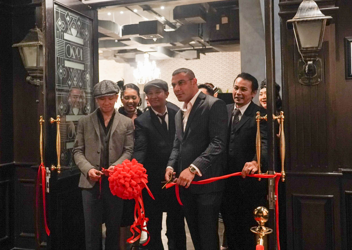 Operational Manager 1920 Lounge Marcel lang -  Bar Manager 1920 Lounge Imanuel Argha -  Owner 1920 Lounge Salil Innab - Bar Consultant Imammudin Azzai - Executive Chef 1920 Lounge Gerardo Milan Ramos saat pembukaan 1920 Lounge di kawasan Kemang Jakarta Selatan. Foto : Panji Asmoro/TrenAsia