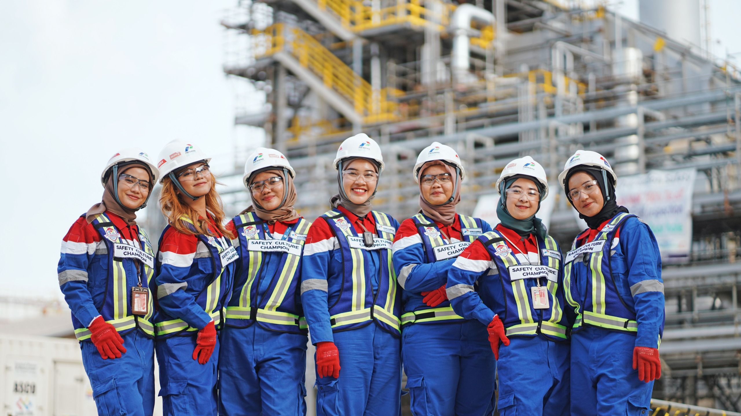 Memberdayakan perempuan di area kerja PT KPB dalam memperkuat budaya keselamatan kerja. 