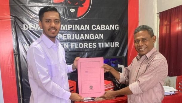 Mantan Wabup Flotim Agus Boli Daftarkan Diri sebagai  Bakal Calon Bupati di Markas PDIP 