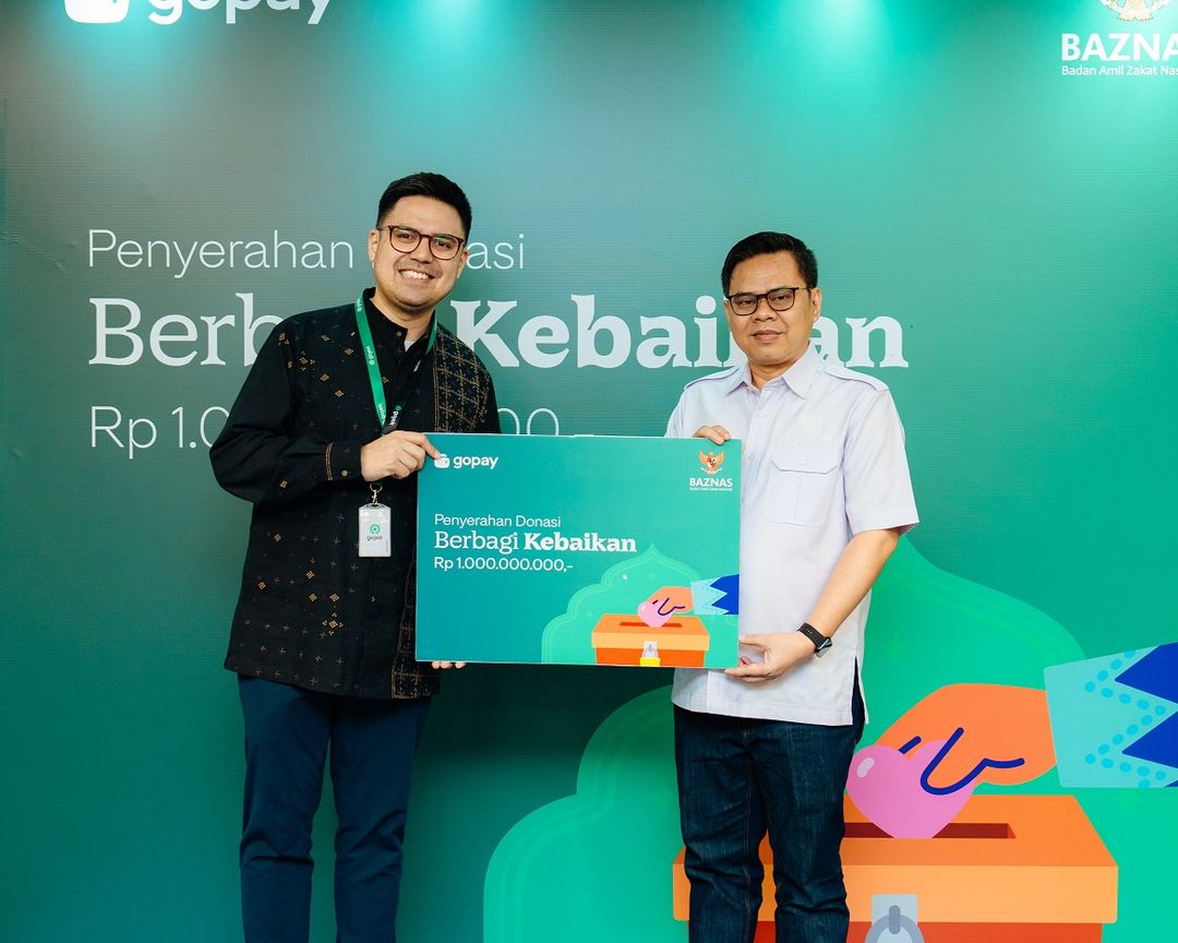 GoTo Financial serahkan donasi Rp31 Miliar melalui aplikasi Gopay.