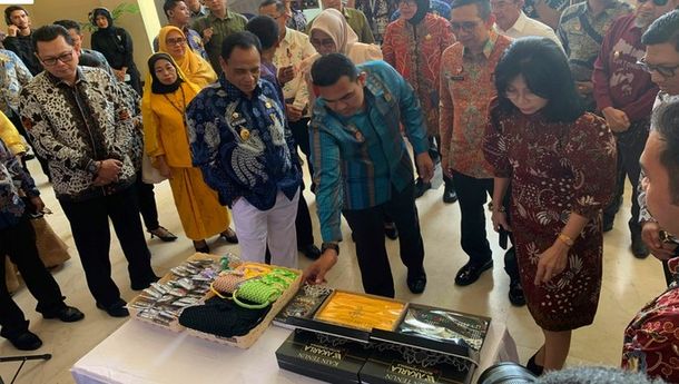 Kain Tenun Karya WBP Donggala Dipamerkan pada Gelaran Mobile Intellectual Property Clinic 2024 