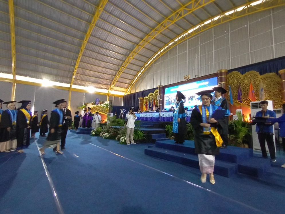 27042024-UMBY wisuda.jpg