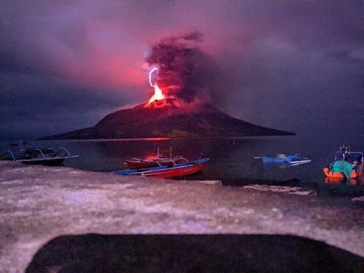 Gunung Ruang Kembali Mengamuk Erupsi Lebih Besar Dari Sebelumnya Ibukotakini Com