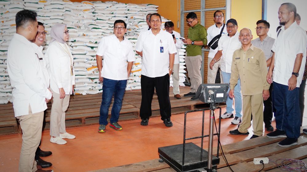 Badan Pangan Nasional/National Food Agency (NFA) saat kunjungan ke Sentra Penggilingan Padi (SPP) Sragen, Jawa Tengah, pada Senin, 29 April 2024