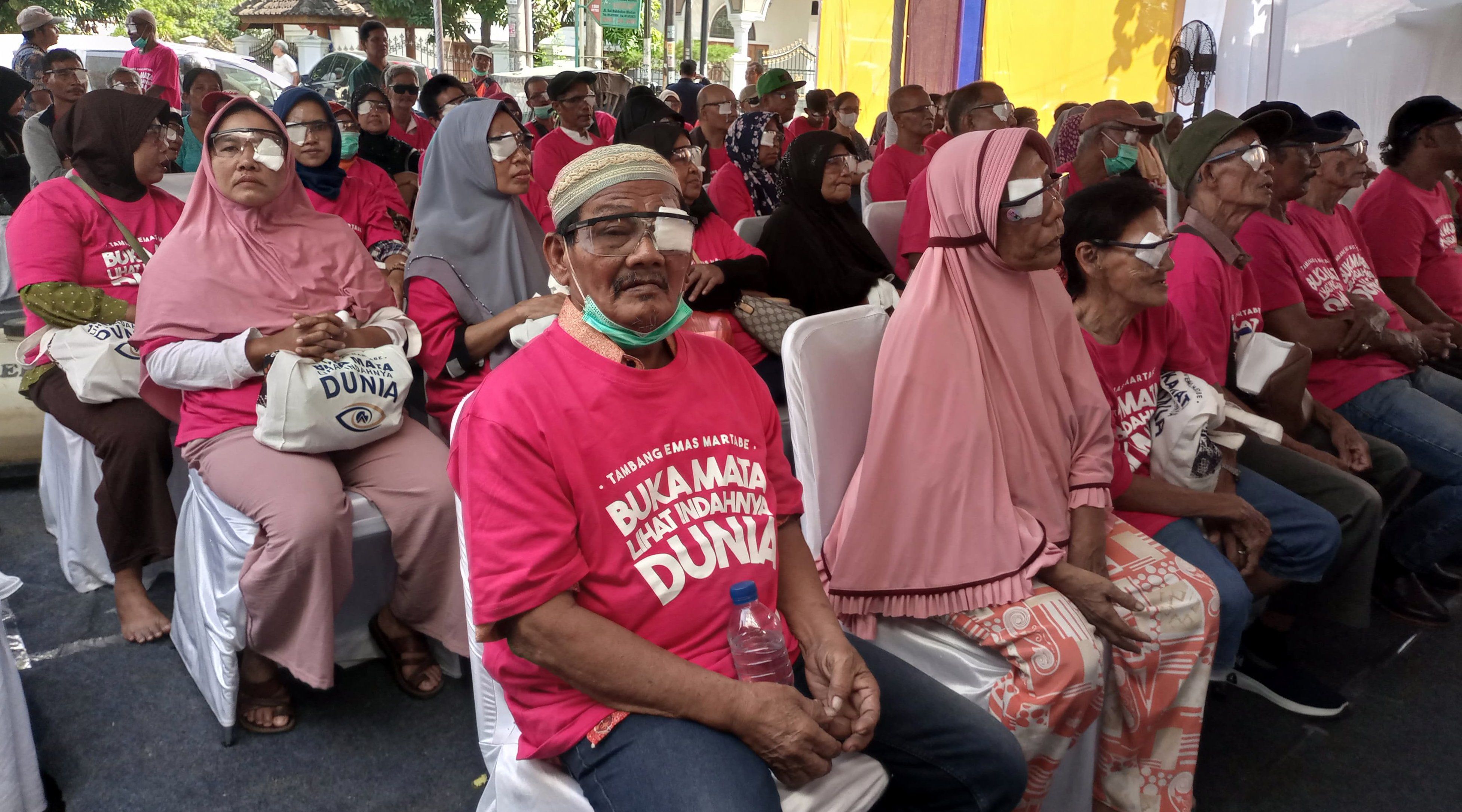 Ribuan penderita ikut operasi katarak gratis PTAR, pengelola Tambang Emas Martabe di
Batangtoru, Kabupaten Tapanuli Selatan, Sumut