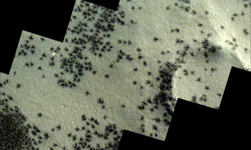 Pola seperti laba-laba raksasa yang terlihat di planet Mars.