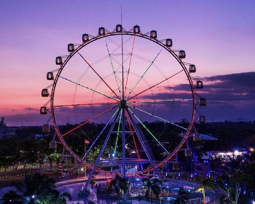 Bianglala Cakra Manggilingan di Sindu Kusuma Edupark