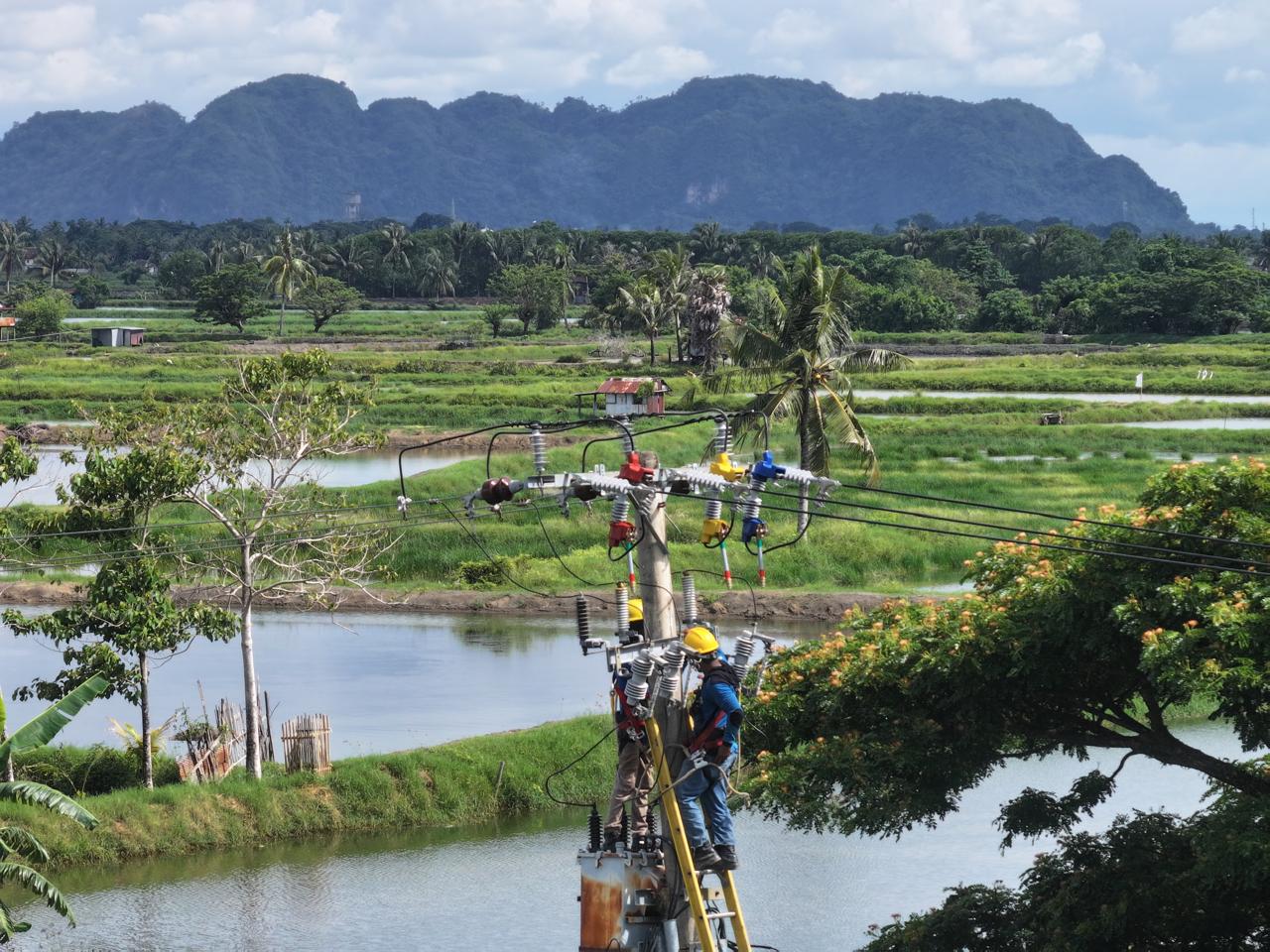 PT PLN (Persero) berhasil menghadirkan akses listrik 24 jam nonstop untuk 876 keluarga yang tersebar di 33 dusun di Provinsi Sulawesi Selatan. 