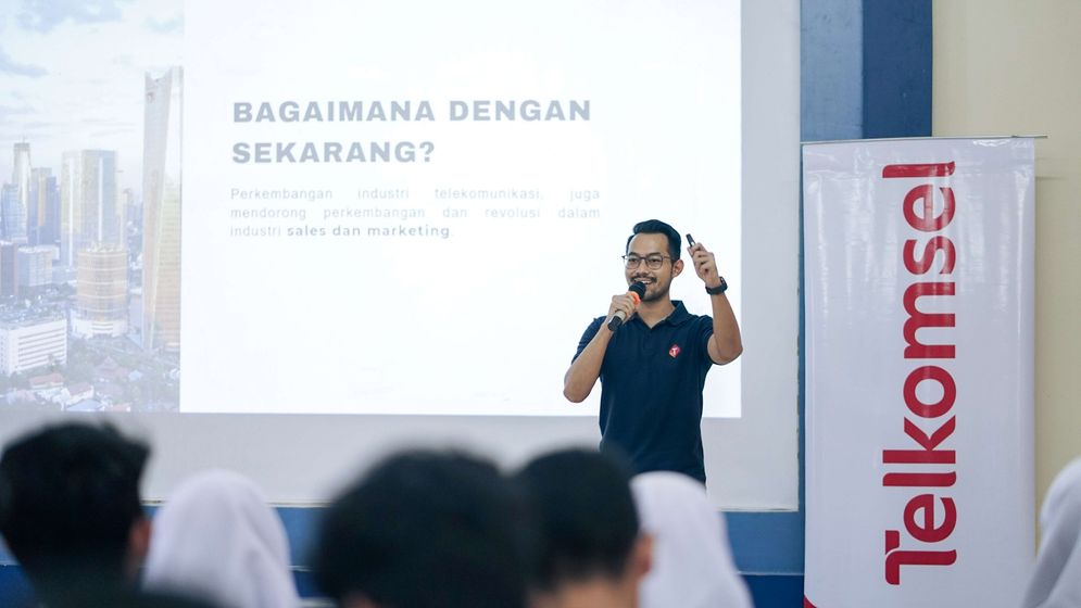 Dedikasi Telkomsel untuk Pelajar dan Guru Indonesia Tingkatkan Literasi Digital,  Internet BAIK Series 8 Bukti Kelanjutan Implementasi ESG Telkomsel dalam Mencerdaskan Bangsa