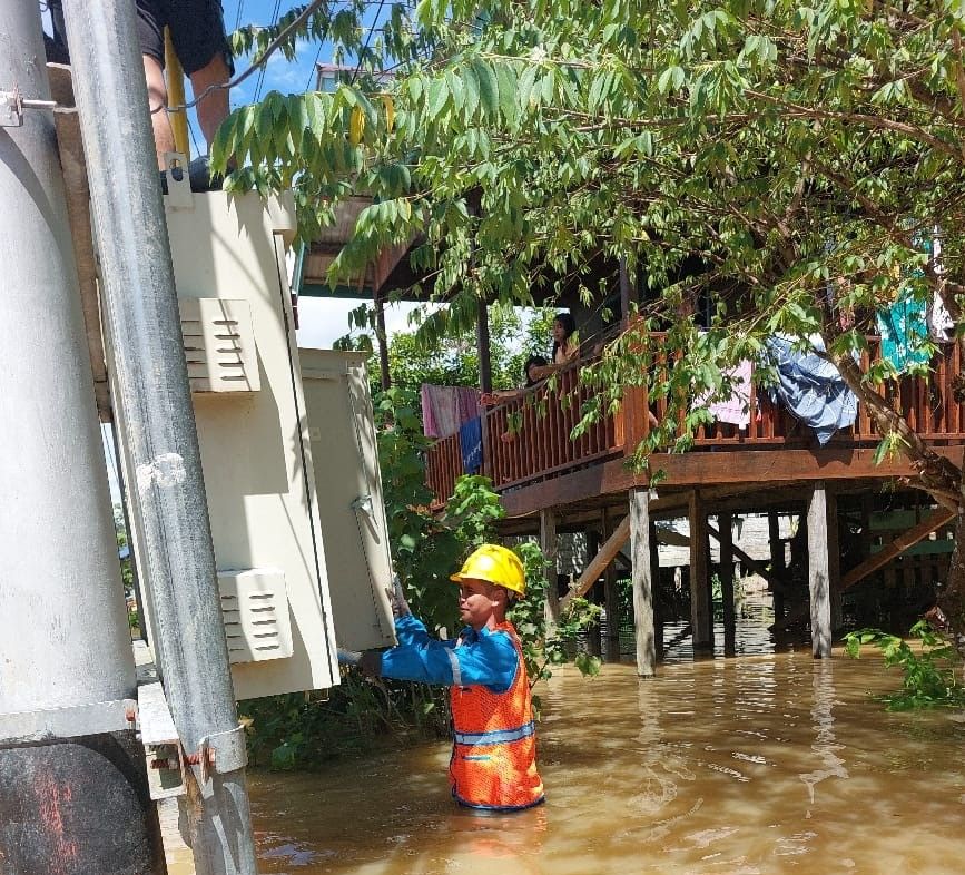 PLN Gerak Cepat Pulihkan Kelistrikan Pasca Banjir di Ujoh Bilang 