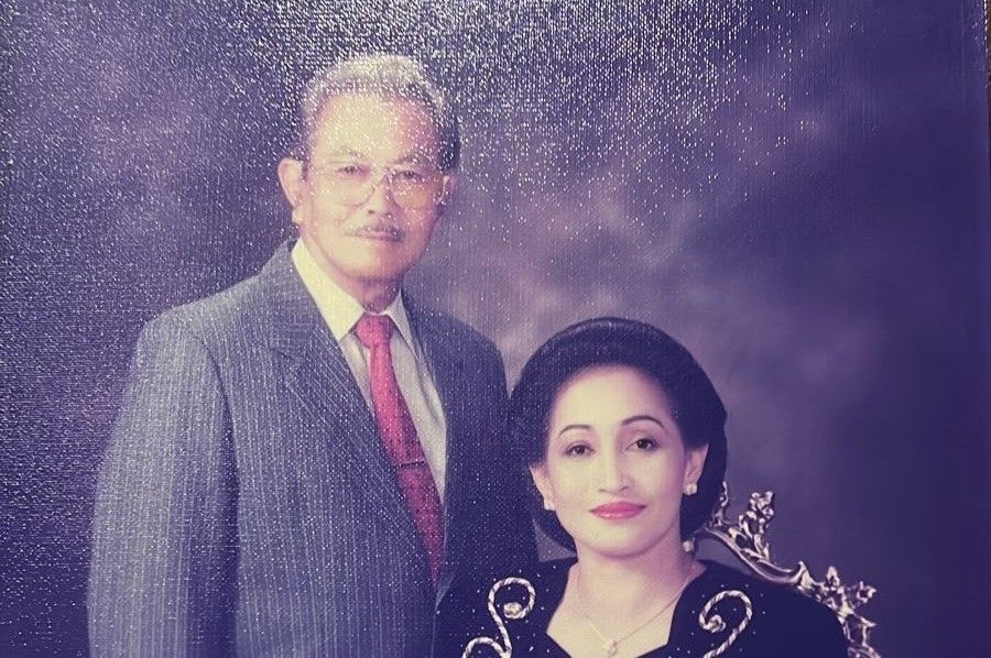 Foto kenangan Pak Madjidhan dan Bu Srie Asniwati.