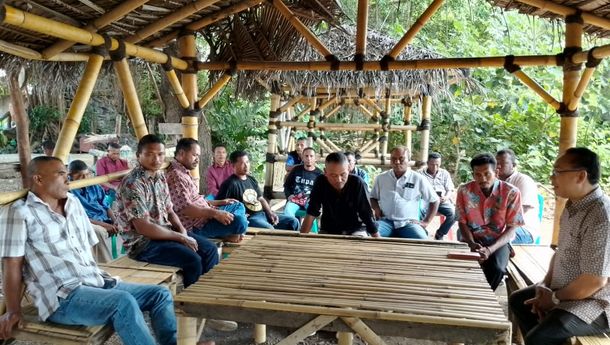 Cawagub NTT, Sebas Salang Sambangi  Warga Bolowolon, Desa Kangae, Tanah Duen