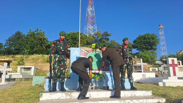 Peringati HUT ke-67 Kodam IX/Udayana, Rombongan Kodim 1603/Sikka Berziarah ke TMP Maumere