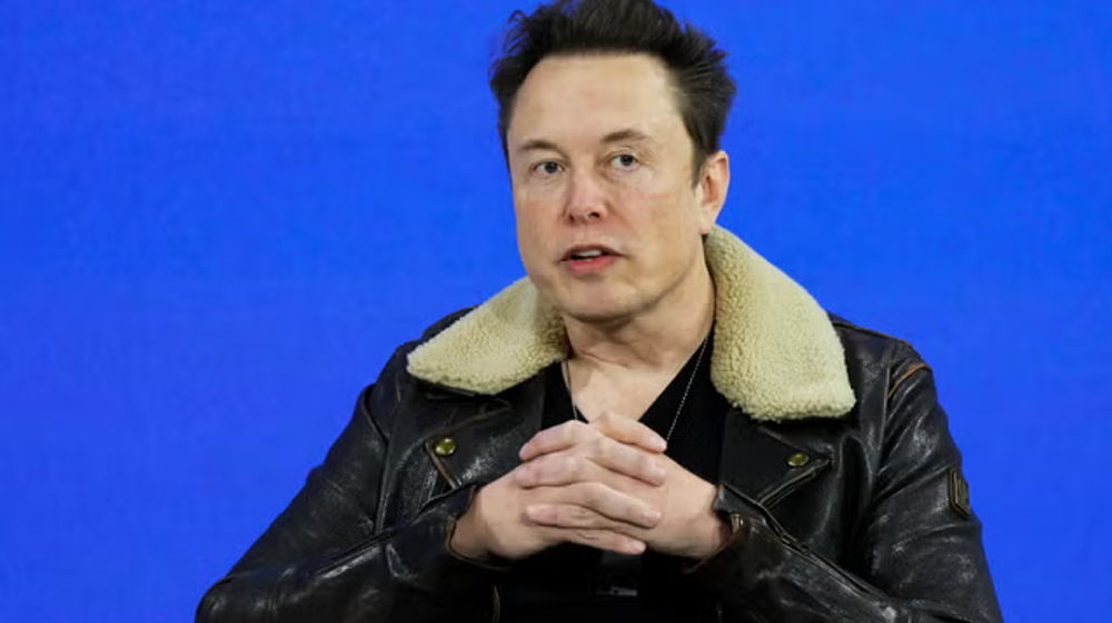 Elon Musk berbicara secara virtual di VivaTech 2024 di Paris.