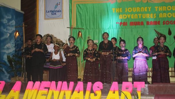 Pentas Seni SDK La Mennais Larantuka, Asah Kreativitas Melalui 'English Theater'