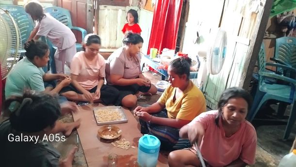 Para Wanita Pelaku UMKM 'Kelompok Belfritd Ceria'  Maumere Bersimpati dan Siap Dukung Paket OASE