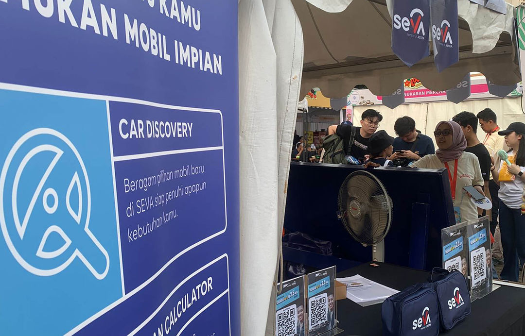 Nampak sejumlah pengunjung memadati Booth SEVA di FIFGROUP 35th Localicious yang hadir dengan kampanye #UdahSaatnyaPunyaMobil dengan games serta promo cashback dan program menarik lainnya.Acara berlangsung di di Plaza Parkir Timur Senayan, Stadion Gelora Bung Karno (GBK). Foto : Panji Asmoro/TrenAsia