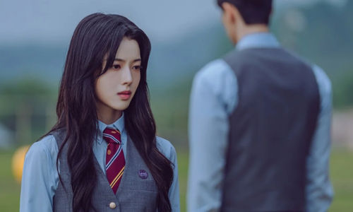 Roh Jeong-eui dalam potongan gambar dari Hierarchy di Netflix.