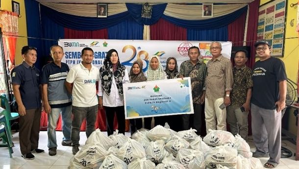 PTPN IV Regional 4 Salurkan Bantuan 400 Paket Sembako ke Dua Desa