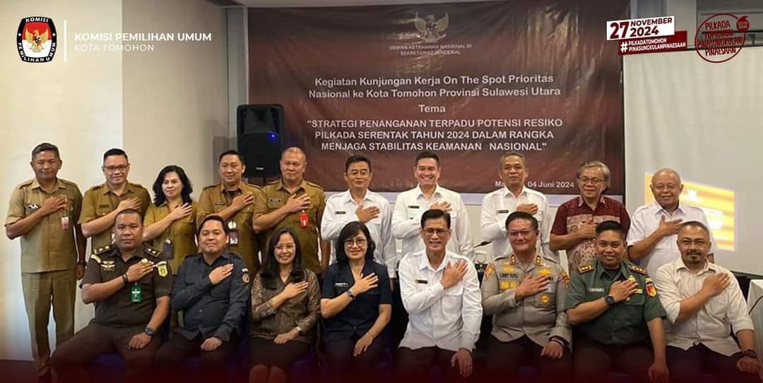 Ketua KPU Kota Tomohon Albertien Vierna Pijoh saat foto bersama pada kegiatan Kunjungan Kerja OTS Prioritas Nasional Dewan Ketahanan Nasional (Wantannas) RI, bertempat di Novotel Manado. (Foto: Istimewa)