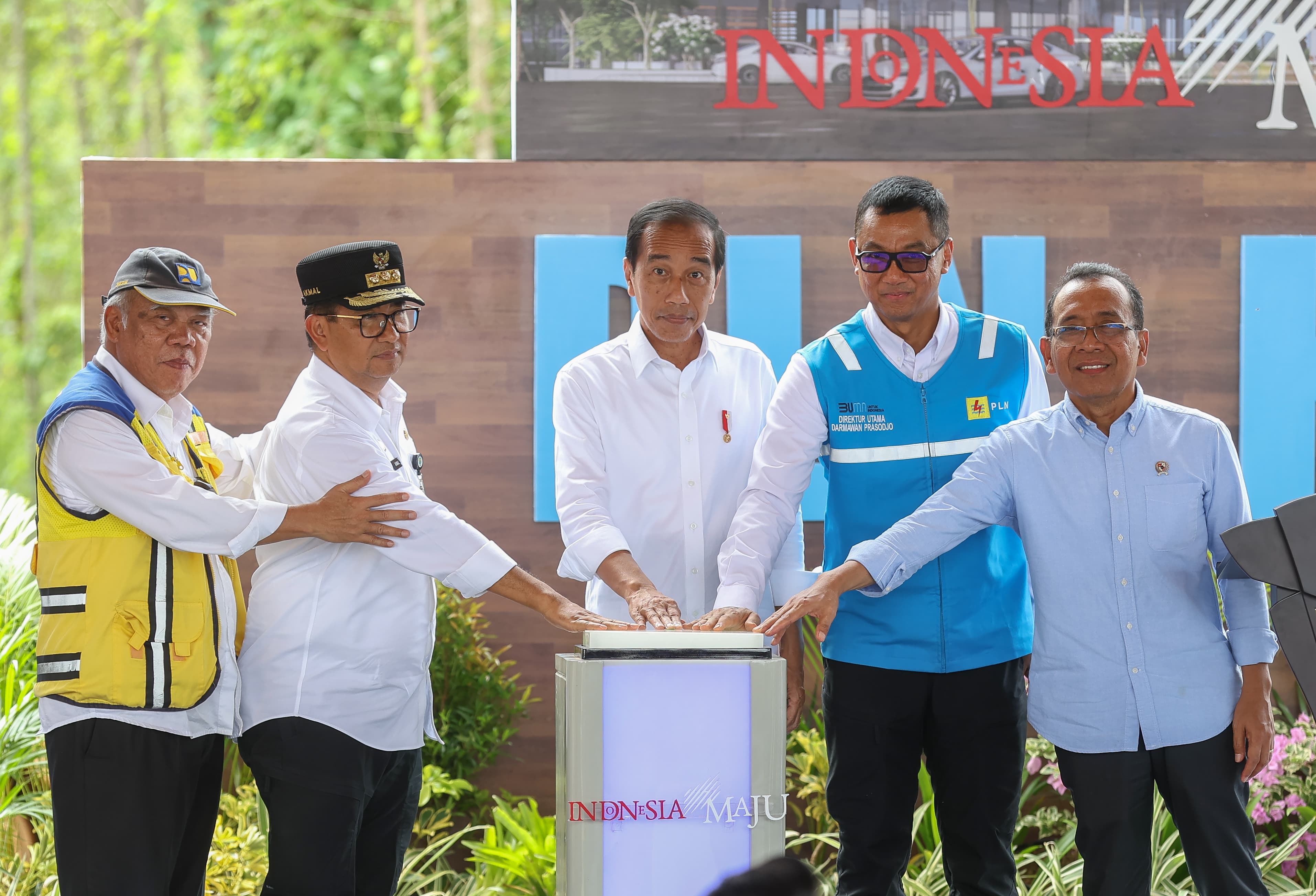Jokowi Tandai Pembangunan Pusat Ekosistem Transisi Energi PLN Hub di IKN