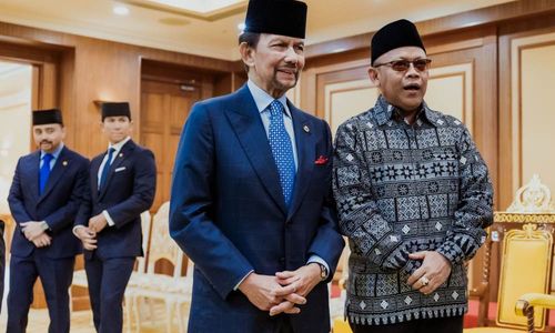 rektor unmul.jpg