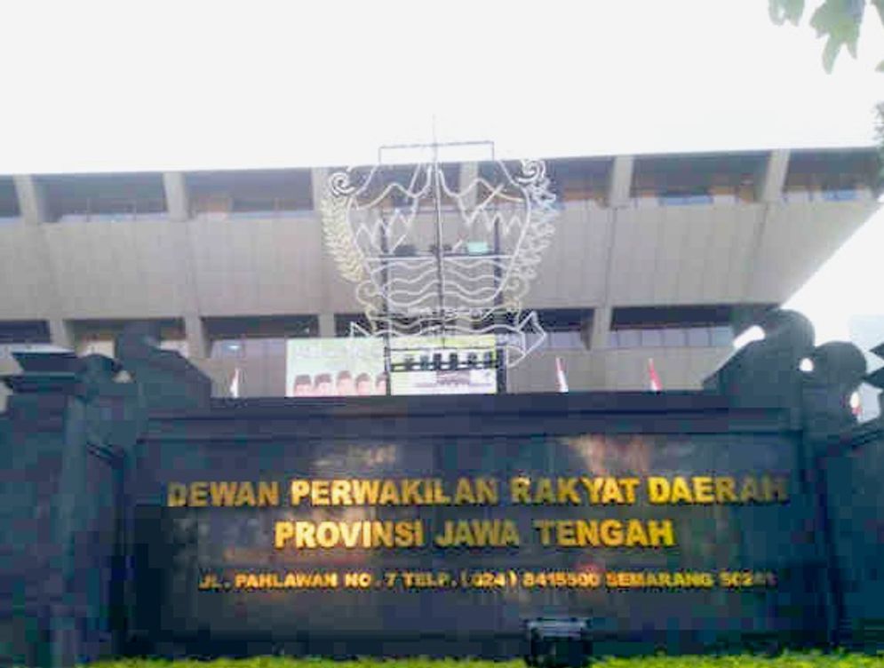 gedung dprd jtg.jpg